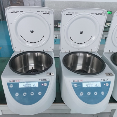 سانتریفوژ کم سرعت Cence TDZ4-WS با سرعت 4000 دور در دقیقه و ظرفیت 12x20 میلی‌لیتر