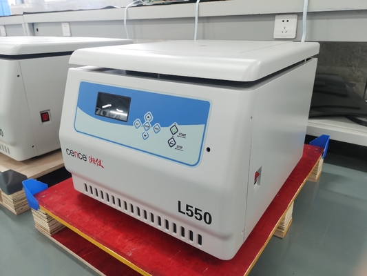 سانتریفیوژ سرعت پایین L550 با سرعت 5500 دور در دقیقه، ظرفیت 4x500 میلی‌لیتر برای جداسازی خون