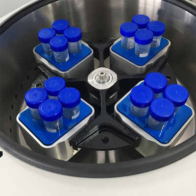 سانتریفیوژ L550 با سرعت کم، با نیروی 5310xg، ظرفیت 4x500 میلی‌لیتر و صدای کم برای استفاده در آزمایشگاه