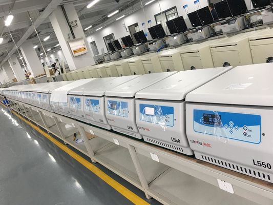 دستگاه سانتریفیوژ آزمایشگاهی L550 Cence 5310xg Max RCF 4x500ml ظرفیت کم سر و صدا <65dB ((A) سانتریفیوژ کم سرعت روی میز