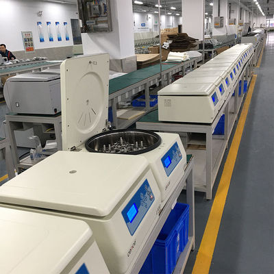 سانتریفیوژ L420 با سرعت کم، کنترل شده توسط ریزپردازنده، نمایشگر LCD و روتور استیل ضد زنگ برای تحقیقات بالینی